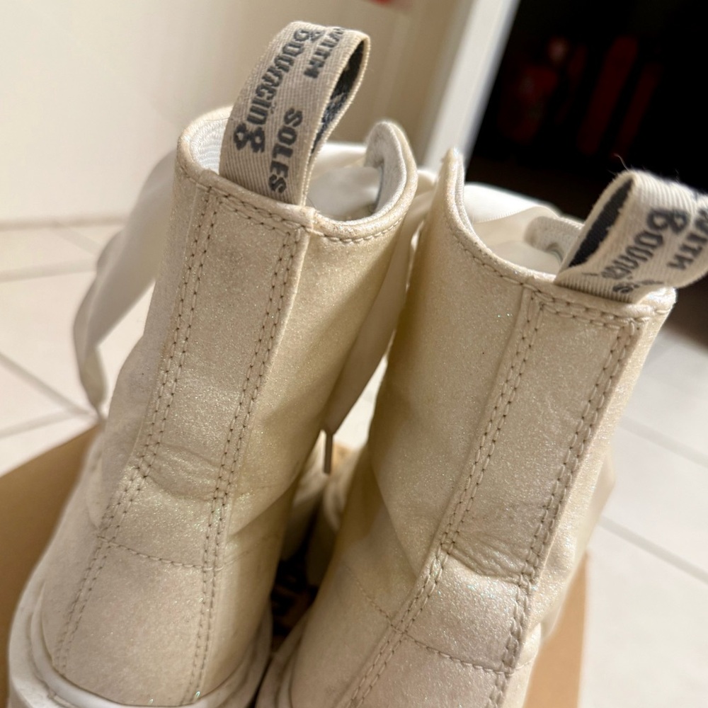 Dr. Marten Molly Platform Boot Iridescent Glitter White - Picture 4 of 5